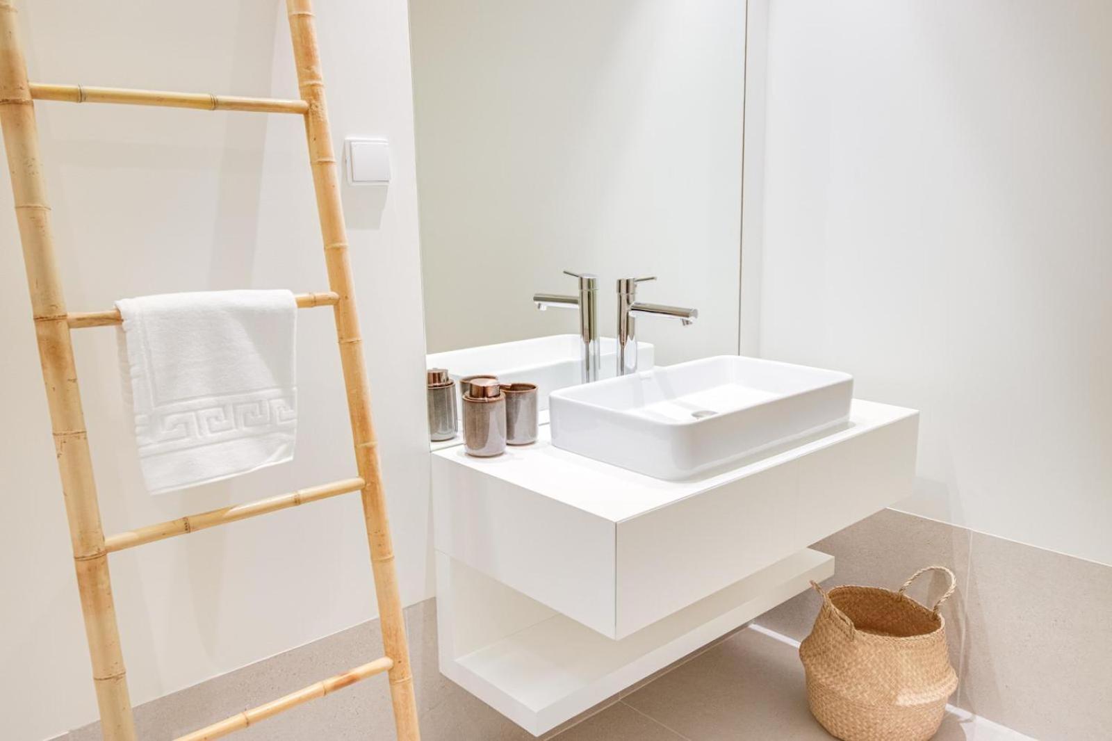 Bayline Cond - Sea View - - Pool - Gym - Truta By Bedzy Apartment